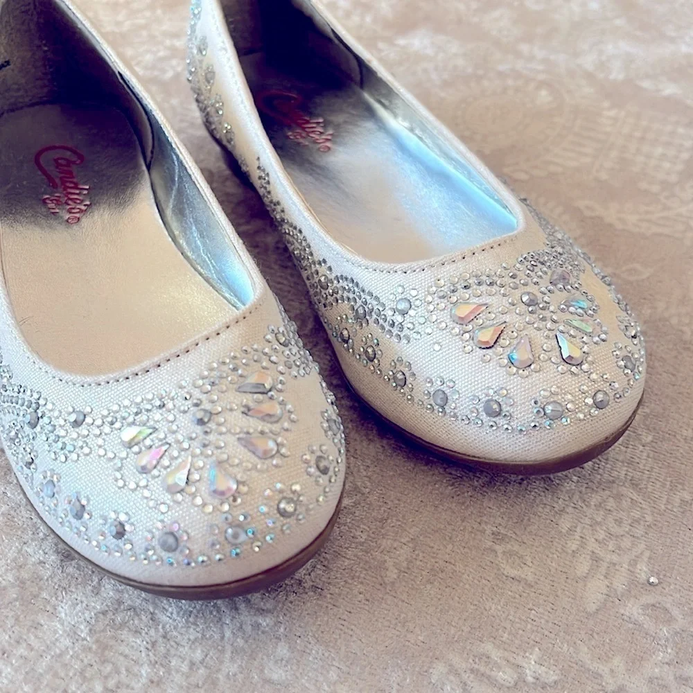 Never Worn Candie’s Girl Bejeweled Rounded Toe Formal Slip On Flats Beaded Gems